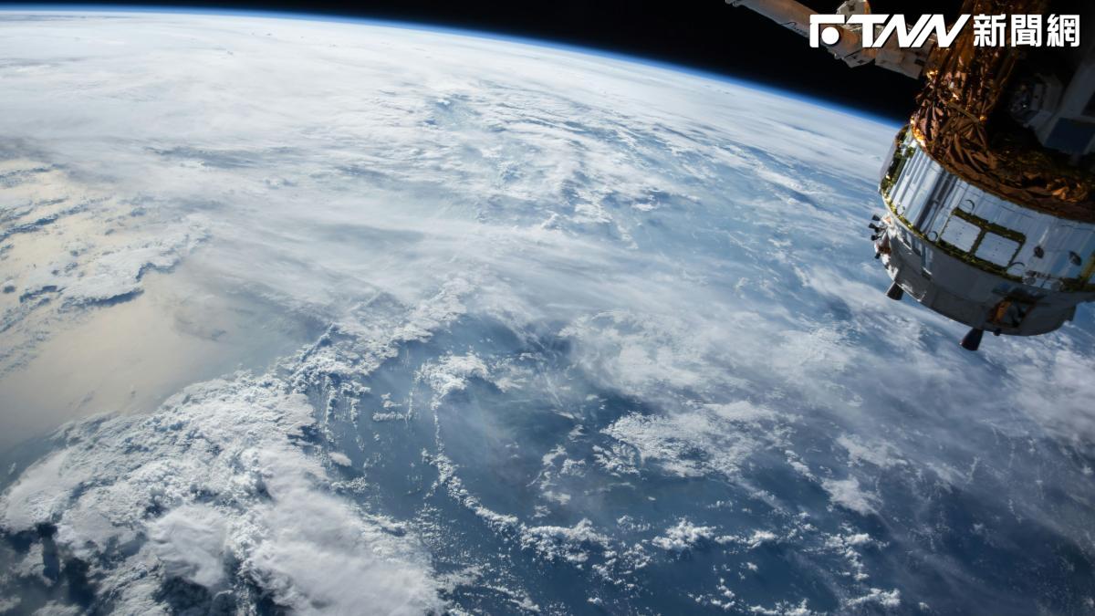 低軌衛星飛漲！「這檔」跳空漲停挾國巨、台