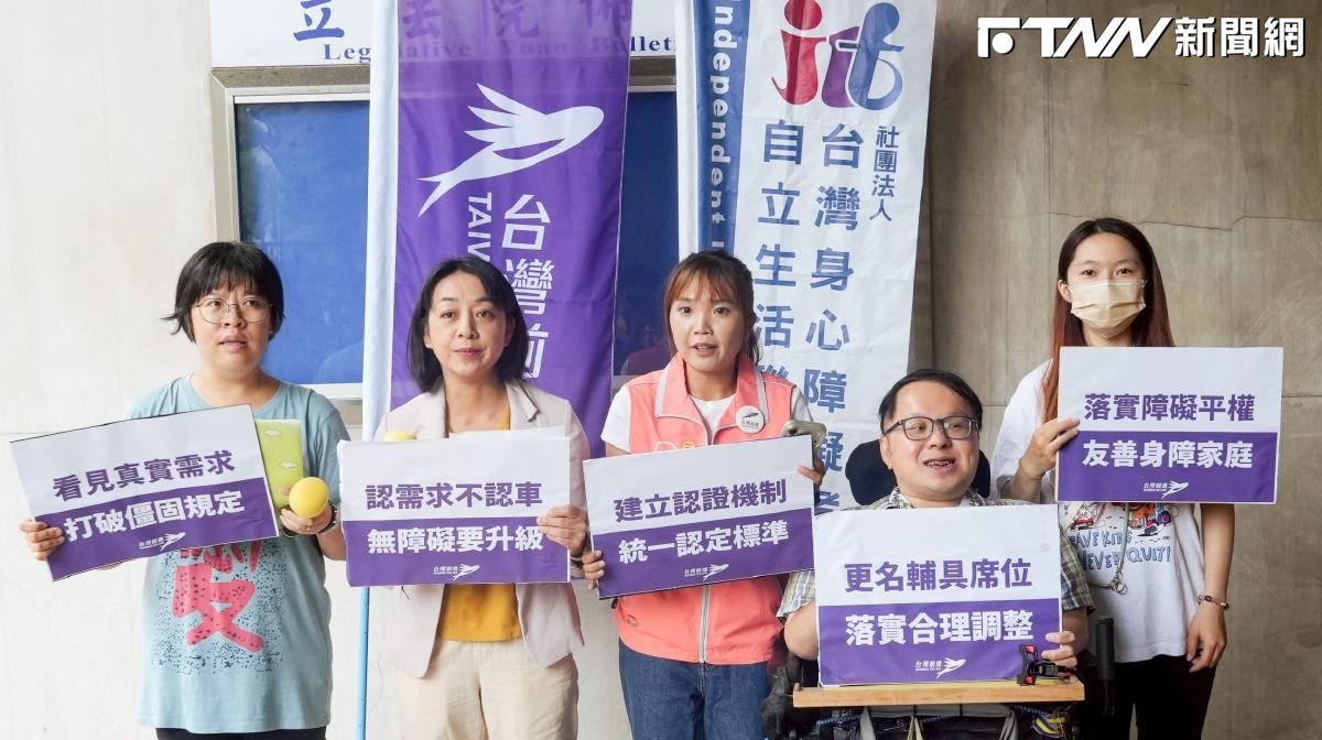 身障童搭推車遭拒買輪椅席　王婉諭籲正名「
